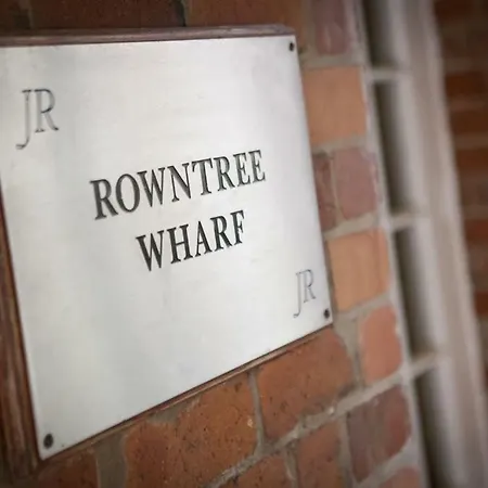 Апартаменты 51 Cocoa Suites,rowntrees Wharf *